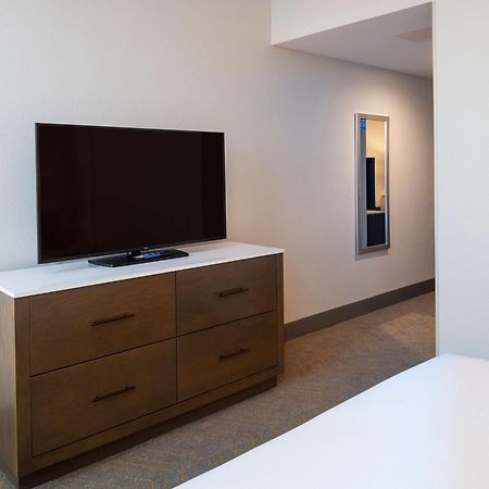 Hotel Doubletree By Hilton Madison East Exteriér fotografie