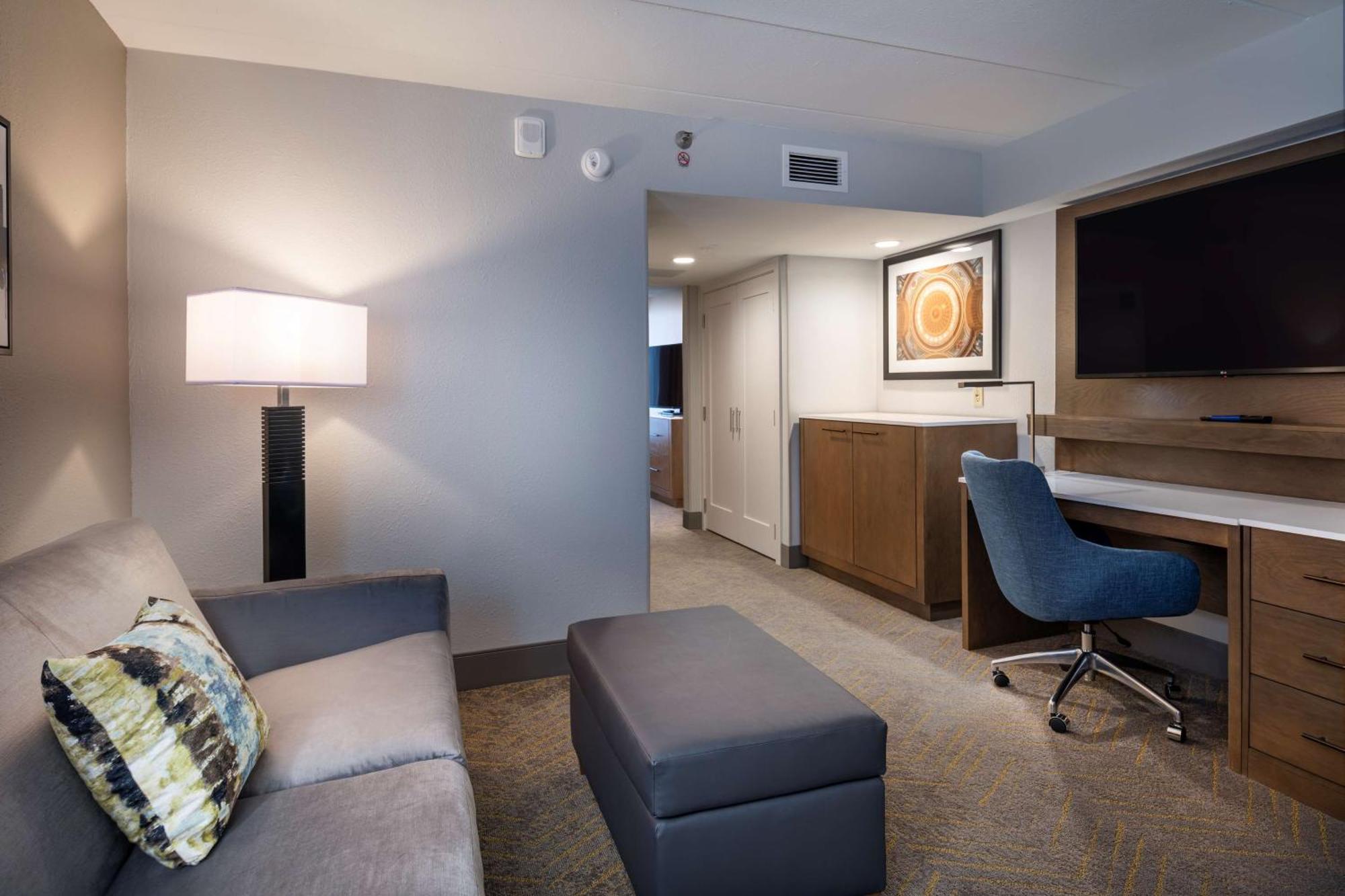Hotel Doubletree By Hilton Madison East Exteriér fotografie