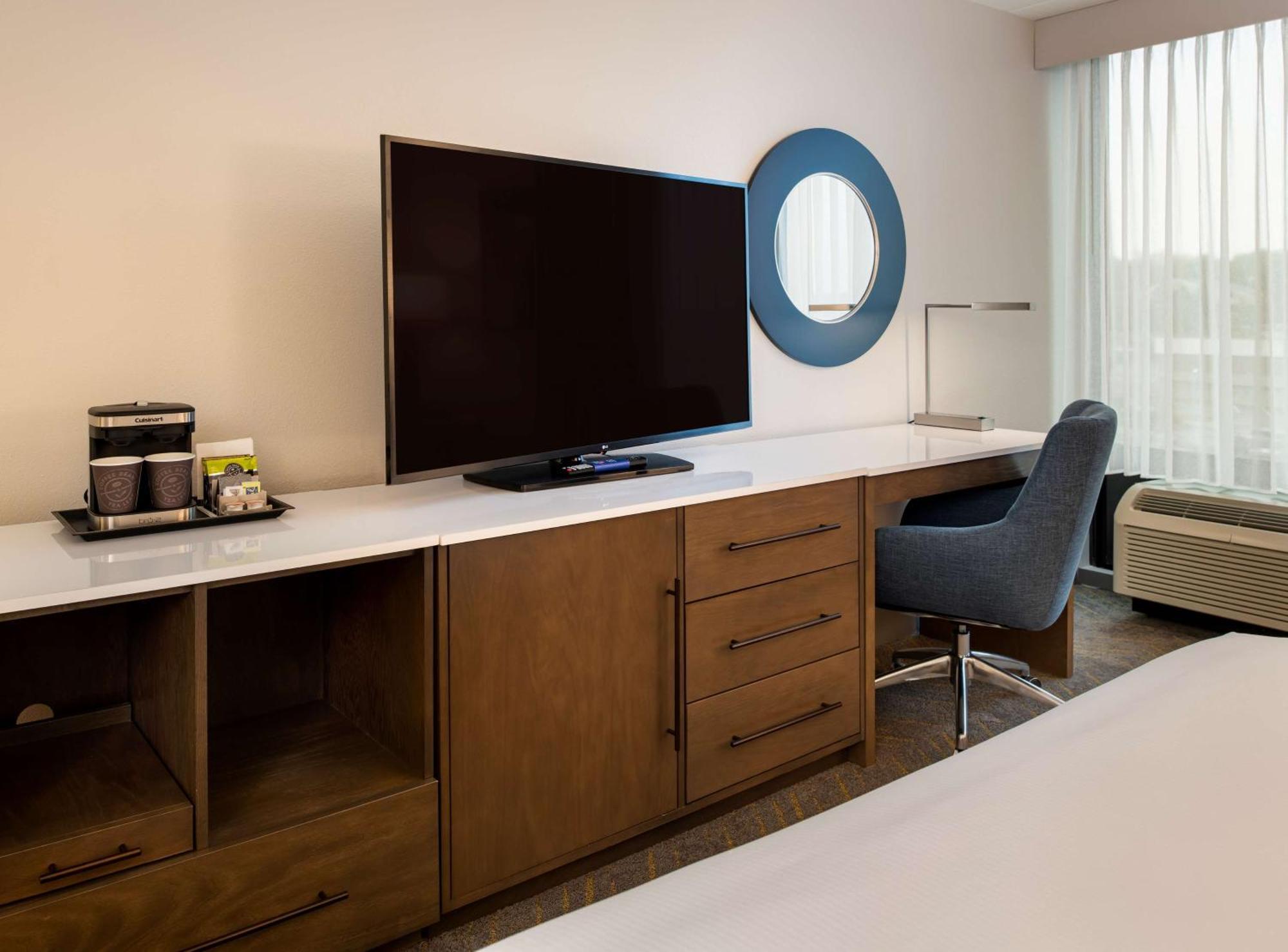 Hotel Doubletree By Hilton Madison East Exteriér fotografie