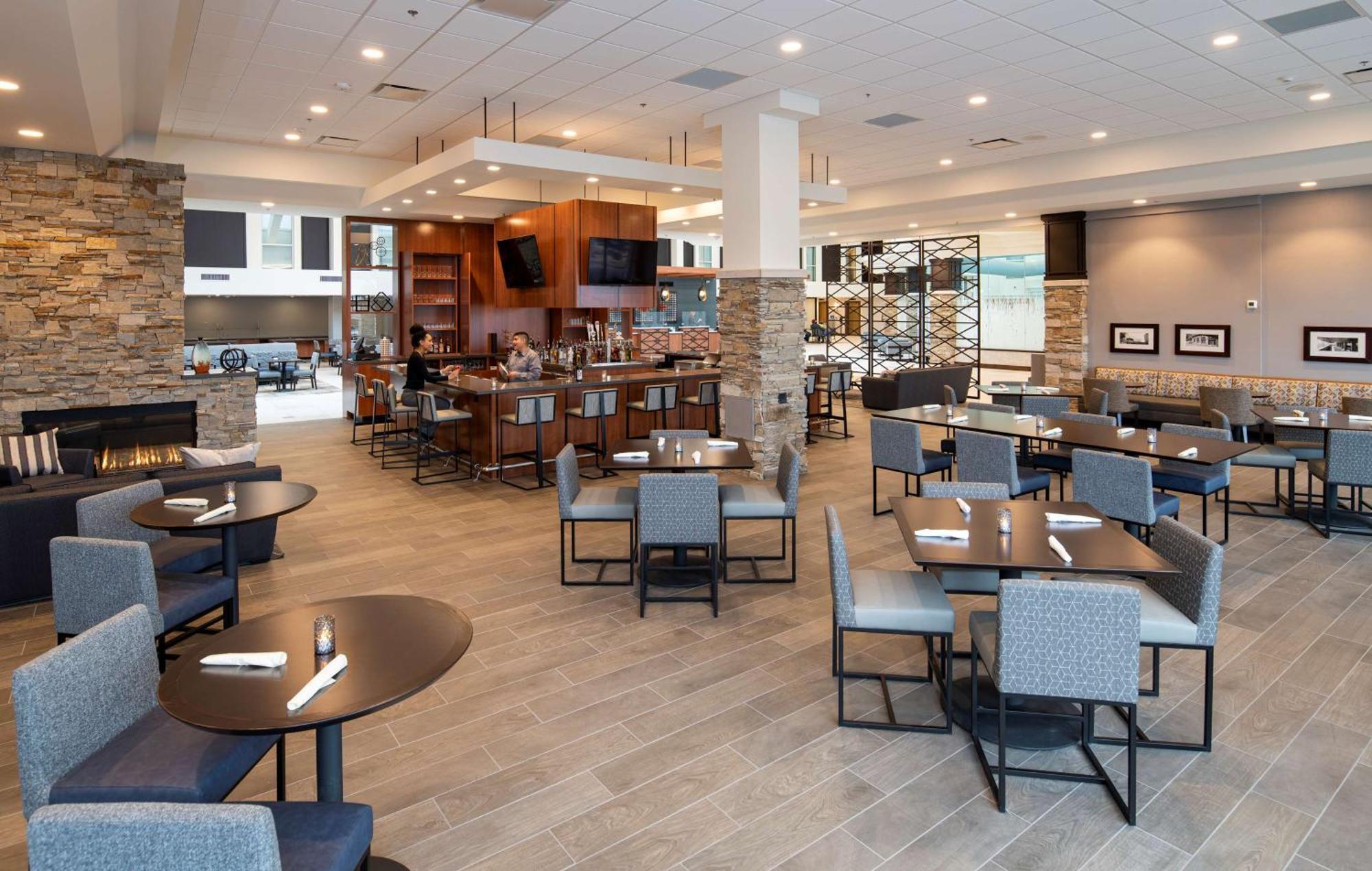 Hotel Doubletree By Hilton Madison East Exteriér fotografie